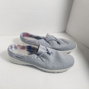 EASY SPIRIT LIGHT GRAY SLIP ONS SIZE 10
